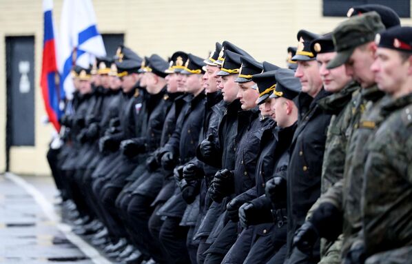 軍人在北莫爾斯克港迎接北方艦隊艦艇支隊。 - 俄羅斯衛星通訊社