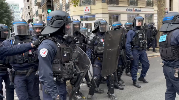 巴黎抗議活動爆發騷亂 - 俄羅斯衛星通訊社
