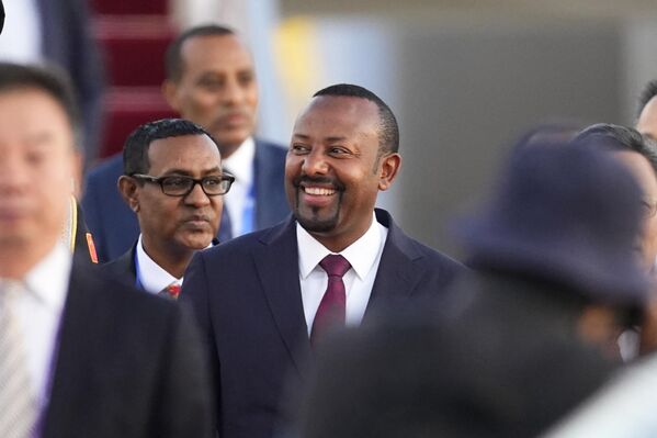 10月16日，埃塞俄比亚总理阿比乘机抵达北京，参加第三届“一带一路”国际合作高峰论坛。 - 俄罗斯卫星通讯社
