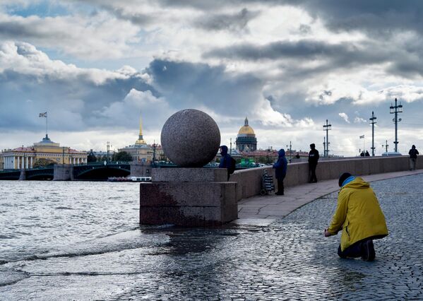 聖彼得堡瓦西里島沙嘴上的人 - 俄羅斯衛星通訊社