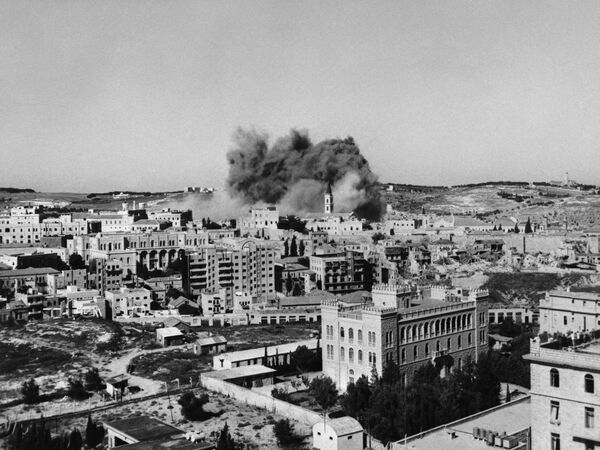 1949年8月，巴以戰爭期間，耶路撒冷老城升起濃煙。 - 俄羅斯衛星通訊社