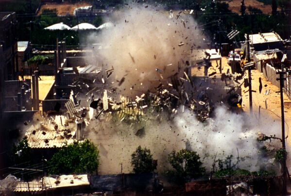 1989年6月7日，17 歲的瓦丹·沙班·易卜拉欣·納庫西被指控為在被佔領的約旦河西岸活動的汽油炸彈團伙頭目，其所住房屋被以軍炸毀。 - 俄羅斯衛星通訊社