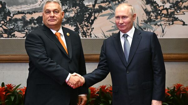 俄罗斯总统普京在中国出席“一带一路”国际合作高峰论坛期间与匈牙利总理欧尔班会面