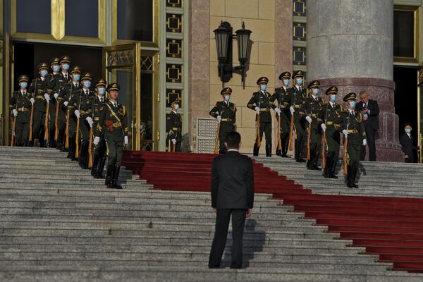 儀仗隊成員從人民大會堂出發，準備迎接前來參加開幕式的外國領導人。 - 俄羅斯衛星通訊社