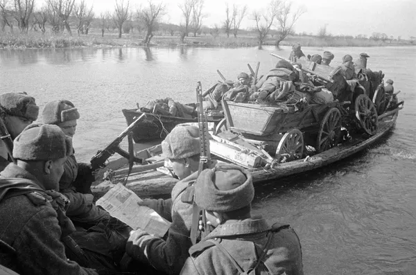 临近1943年10月底，乌克兰第4方面军突破了敌方莫洛奇纳河上的“沃坦”防线，并到达第聂伯河下游，夺取了通往克里米亚的要道 - 俄罗斯卫星通讯社