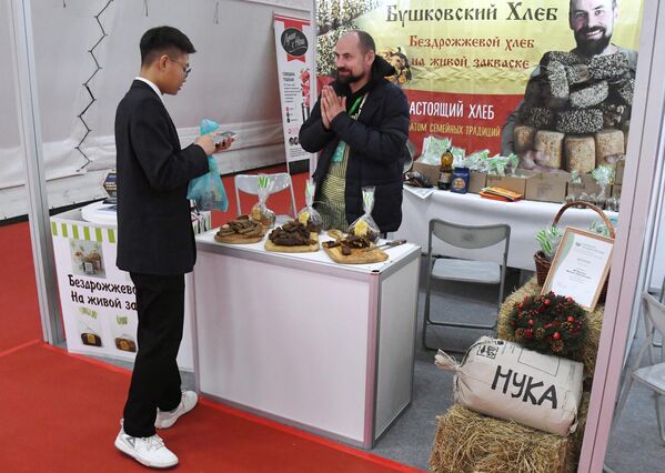布什科夫斯基有机面包的持有者米哈伊尔·布什科夫斯基 - 俄罗斯卫星通讯社