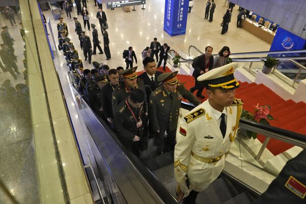 2023年10月30日，俄羅斯軍事代表團在中國儀仗隊的護送下出席北京香山論壇開幕式。 - 俄羅斯衛星通訊社