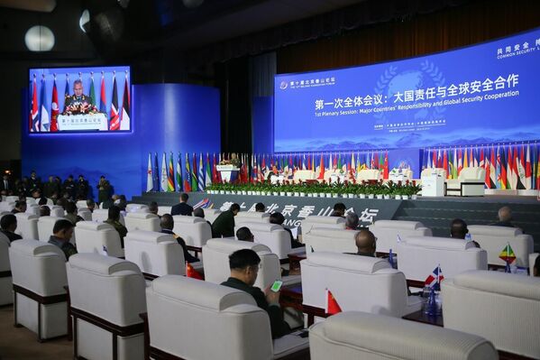 俄羅斯國防部長謝爾蓋·紹伊古在第十屆北京香山論壇上發表講話。 - 俄羅斯衛星通訊社