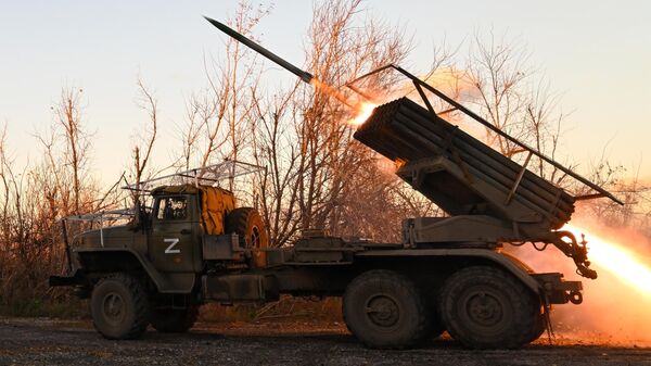 俄“冰雹”多管火箭炮摧毁库皮扬斯克附近的乌军阵地并消灭步兵 - 俄罗斯卫星通讯社