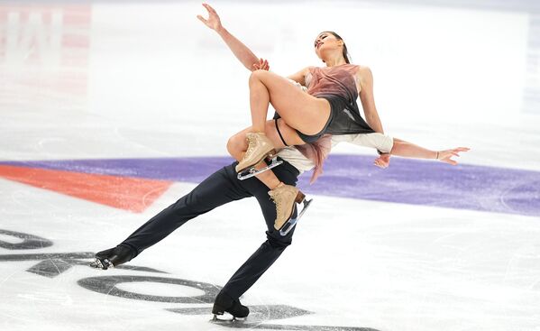 在克拉斯諾亞爾斯克舉行的俄羅斯“Krasnoyarie”花樣滑冰大獎賽第三站比賽中，索菲婭·捨甫琴科和安德烈·葉日洛夫表演冰舞自由舞蹈節目。 - 俄羅斯衛星通訊社