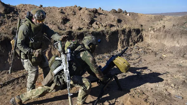 俄一士兵在庫皮揚斯克附近的戰鬥中獨自背負30多名傷員 - 俄羅斯衛星通訊社