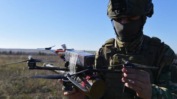 俄羅斯開始在頓涅茨克克列謝耶夫卡使用FPV無人機搭配火炮實施攻擊 - 俄羅斯衛星通訊社