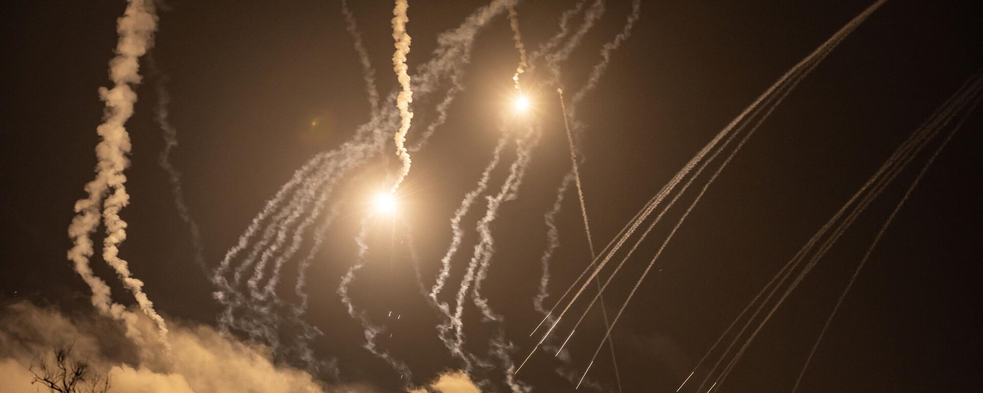 哈馬斯作為對加沙地帶平民遭害的回應，對特拉維夫予以了火箭彈打擊 - 俄羅斯衛星通訊社, 1920, 03.12.2023