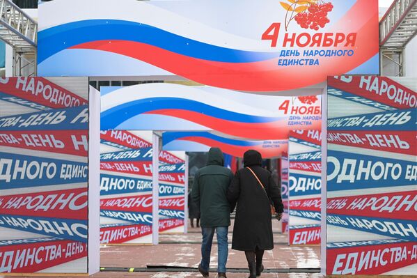 新西伯利亞慶祝俄羅斯人民團結日的街道裝飾。 - 俄羅斯衛星通訊社