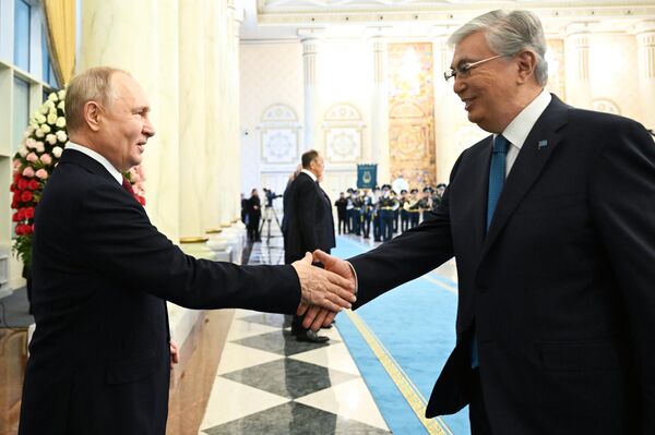 普京与哈萨克斯坦总统托卡耶夫在阿科尔达官邸会面 - 俄罗斯卫星通讯社