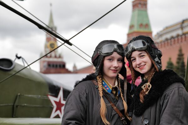 俄羅斯舉行1941年紅場閱兵式紀念活動的參與者。 - 俄羅斯衛星通訊社
