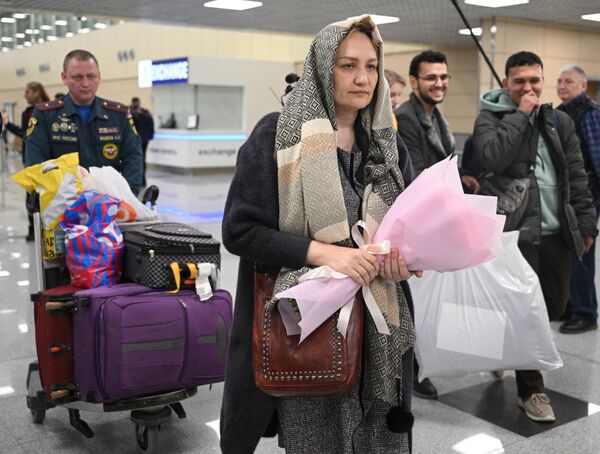 從加沙地帶撤離的俄羅斯人。 - 俄羅斯衛星通訊社