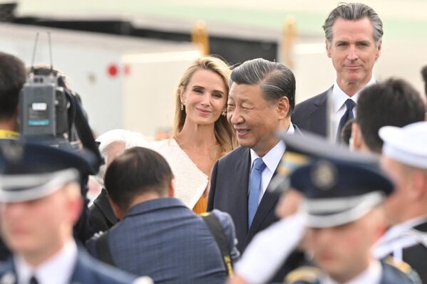 當地時間2023年11月14日，中國國家主席習近平抵達舊金山國際機場，出席在加利福尼亞州舊金山舉行的亞太經合組織領導人會議。 - 俄羅斯衛星通訊社