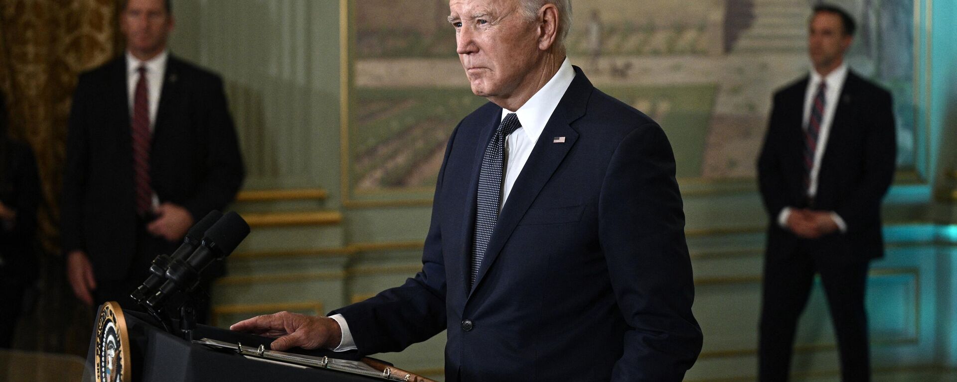 US President Joe Biden speaks during a press conference after meeting with Chinese President Xi Jinping during the Asia-Pacific Economic Cooperation (APEC) Leaders' week in Woodside, California on November 15, 2023.  - 俄羅斯衛星通訊社, 1920, 03.12.2023