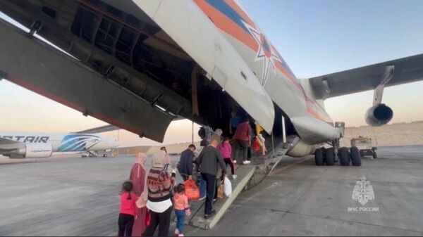 俄緊急情況部專機將把120名俄公民及其家屬從開羅運抵莫斯科 - 俄羅斯衛星通訊社