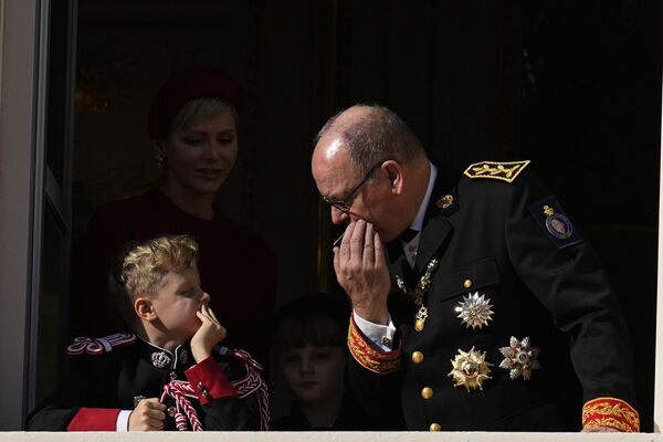 在摩纳哥国庆庆祝仪式上的摩纳哥阿尔贝二世亲王与雅克王子。 - 俄罗斯卫星通讯社