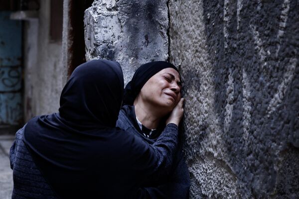 巴勒斯坦，在葬礼上哭泣的逝者家人。 - 俄罗斯卫星通讯社