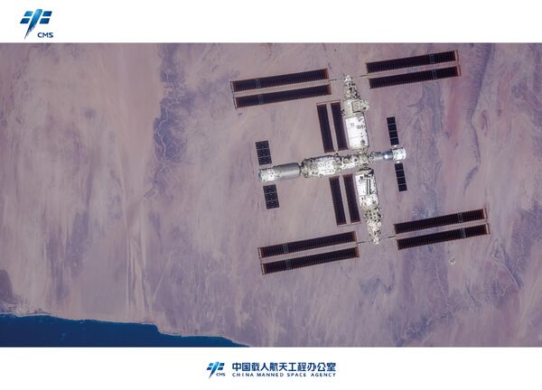 這是中國首次以地球為背景的空間站組合體全景圖像。 - 俄羅斯衛星通訊社