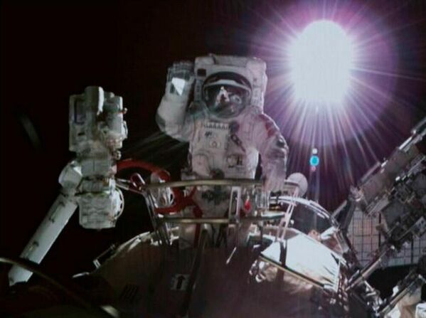2021年11月7日，神舟十三号航天员翟志刚在天宫空间站进行太空行走。 - 俄罗斯卫星通讯社
