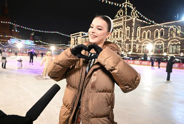 花样滑冰运动员安娜·谢尔巴科娃在“古姆”溜冰场。 - 俄罗斯卫星通讯社