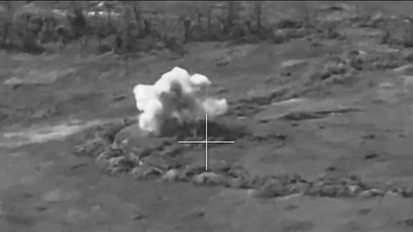 俄国防部发布一段“精准”击毁乌军阵地的视频画面 - 俄罗斯卫星通讯社
