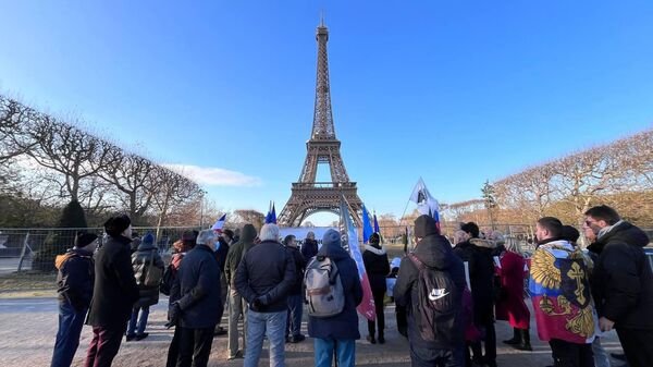 支持頓巴斯的集會不顧挑釁在巴黎市中心舉行 - 俄羅斯衛星通訊社