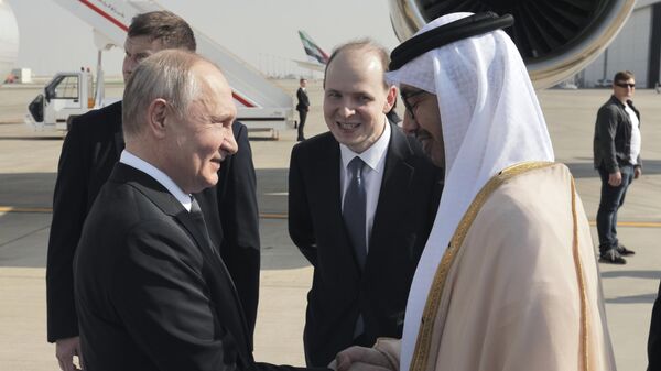 普京抵達阿布扎比並將與阿聯酋總統舉行會談 - 俄羅斯衛星通訊社