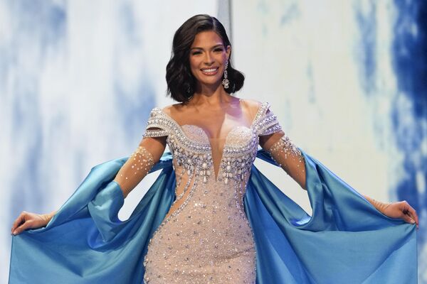 尼加拉瓜小姐珊妮絲·帕拉西奧斯（ Shannice Palacios ）參加在聖薩爾瓦多舉行的第 72 屆“環球小姐”選美比賽“晚禮服”競賽項目 - 俄羅斯衛星通訊社