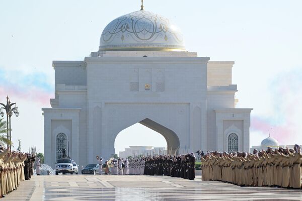 2023年12月6日，俄羅斯總統普京的車隊抵達阿布扎比總統府(Qasr Al Watan)。 - 俄羅斯衛星通訊社