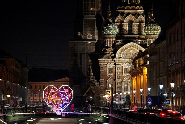聖彼得堡格里鮑耶陀夫運河上的心形裝置。 - 俄羅斯衛星通訊社