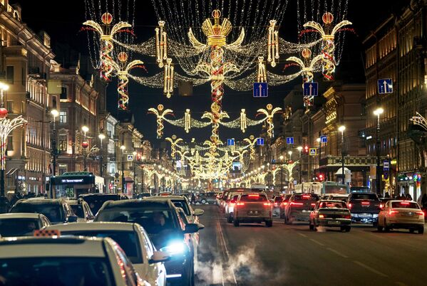 聖彼得堡涅瓦大街上的新年彩燈。 - 俄羅斯衛星通訊社