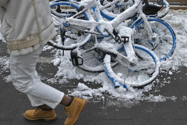 积雪中的共享自行车 - 俄罗斯卫星通讯社