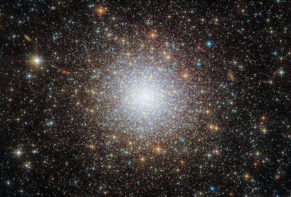 這張引人注目的照片里顯示的是位於大麥哲倫雲中的球狀星團NGC 2210。 - 俄羅斯衛星通訊社