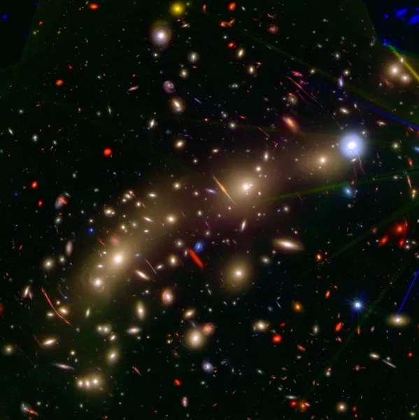 这张MACS0416 星系团的全色视图是通过将 NASA/ESA/CSA 詹姆斯·韦伯太空望远镜的红外观测数据与 NASA/ESA 哈勃太空望远镜的可见光数据相结合而创建的。 - 俄罗斯卫星通讯社