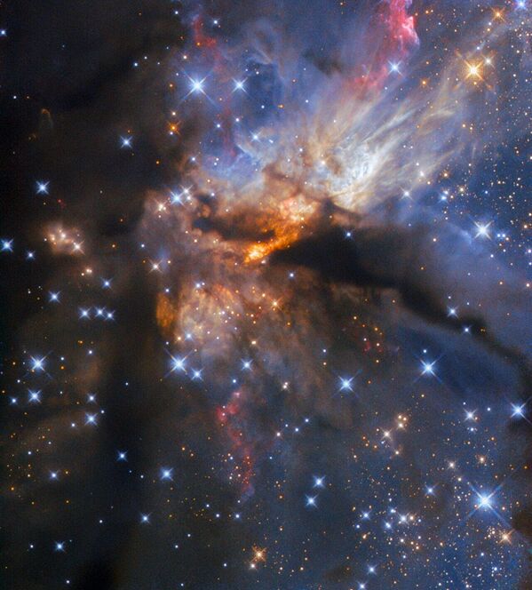 這張壯觀的圖片展示了一個被稱為G35.2-0.7N的區域，以孕育高質量恆星而聞名。 - 俄羅斯衛星通訊社
