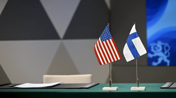 флаги США и Финляндии - 俄罗斯卫星通讯社