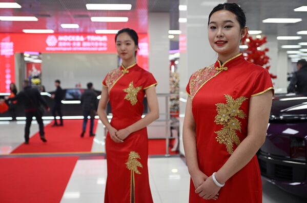 俄羅斯首家中國汽車國際服務中心“莫斯科-天雅”在莫斯科開業。汽車中心入駐數十家為國內外品牌汽車提供服務的龍頭企業。 - 俄羅斯衛星通訊社