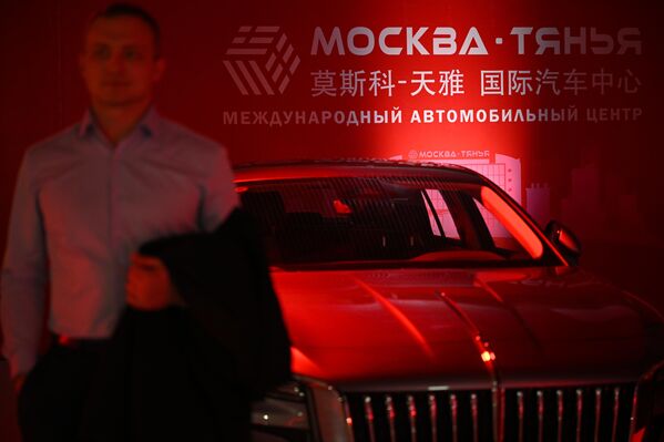 “莫斯科-天雅”汽車中心宣傳牌。 - 俄羅斯衛星通訊社