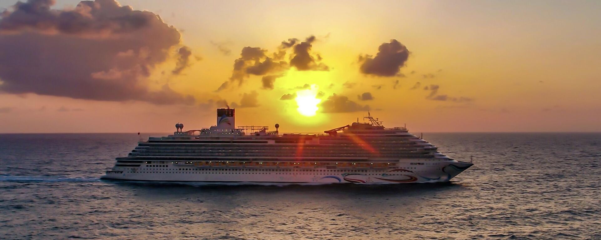 中国首艘国产大型邮轮“爱达·魔都号” - 俄罗斯卫星通讯社, 1920, 09.12.2025