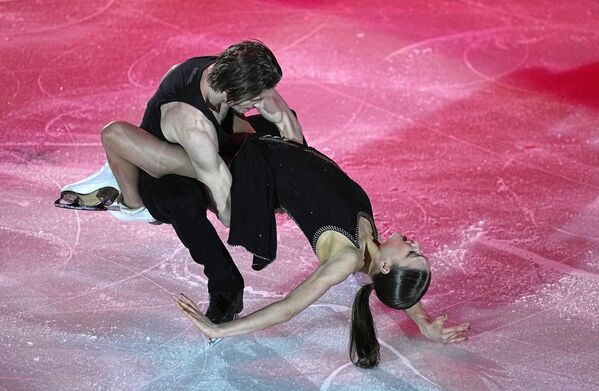 伊琳娜·哈夫罗尼娜和大卫·纳里日尼在车里雅宾斯克举行的俄罗斯花样滑冰锦标赛上进行表演。 - 俄罗斯卫星通讯社