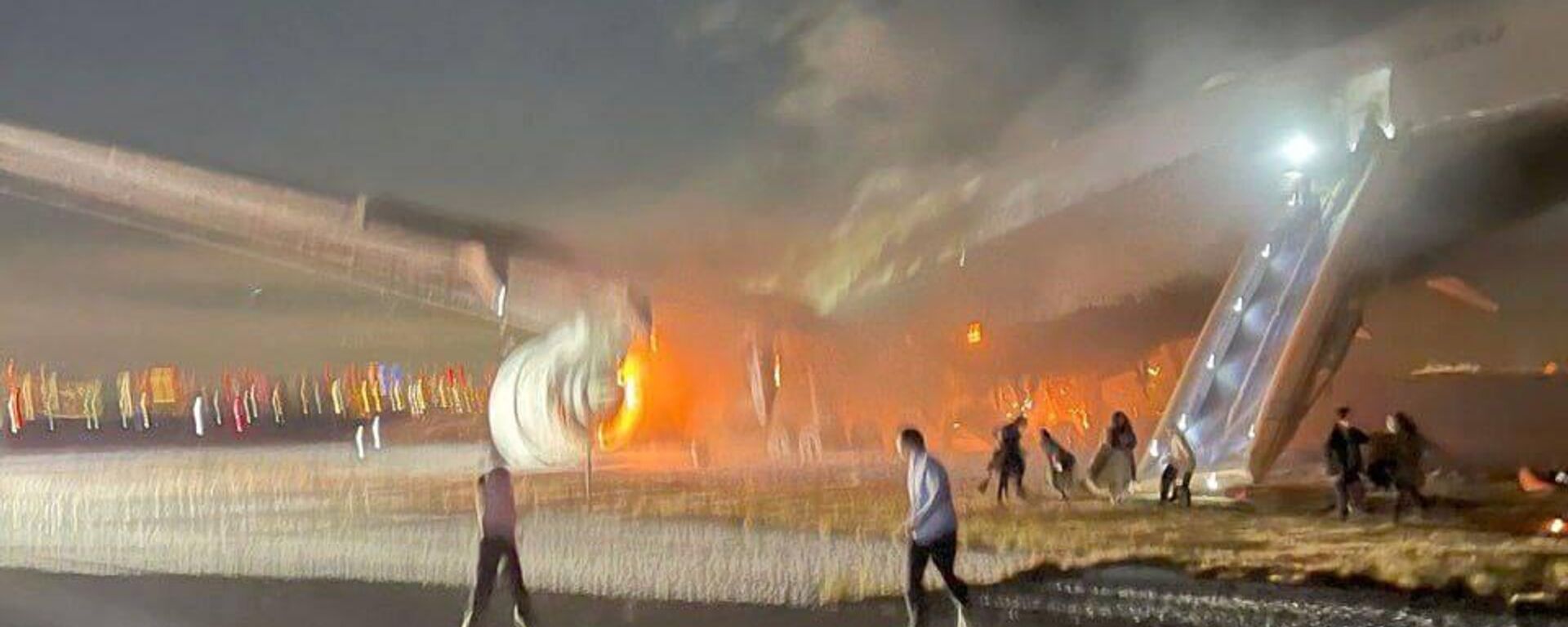一架客机在东京羽田机场着落时起火 - 俄罗斯卫星通讯社, 1920, 02.01.2024