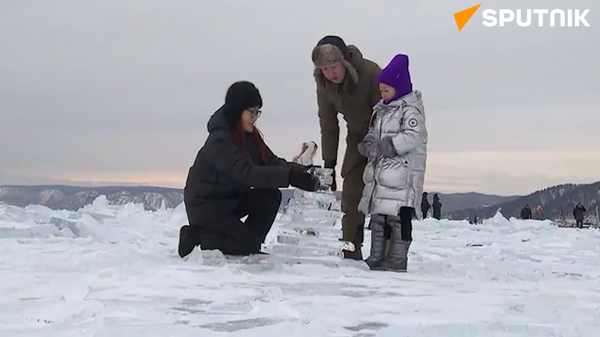 俄总统普京助小女孩实现贝加尔湖之旅梦想 - 俄罗斯卫星通讯社
