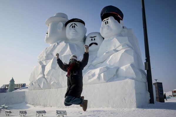2024年1月5日，哈爾濱冰雪大世界的一名遊客。(Pedro PARDO/AFP） - 俄羅斯衛星通訊社
