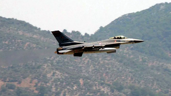 土耳其空軍打擊伊拉克和敘利亞北部的庫爾德黨目標 - 俄羅斯衛星通訊社