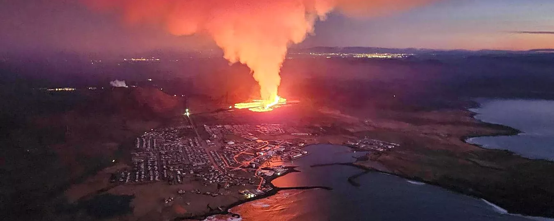 媒體：冰島南部火山爆發，當局宣佈進入緊急狀態 - 俄羅斯衛星通訊社, 1920, 14.01.2024